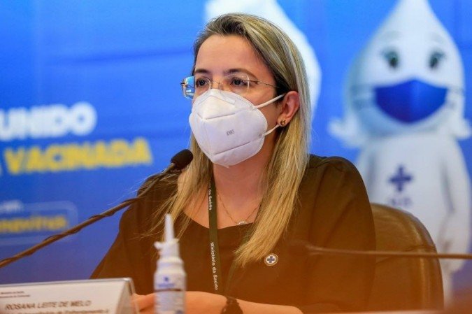 Saúde cita miocardite para justificar intervalo maior entre doses para crianças