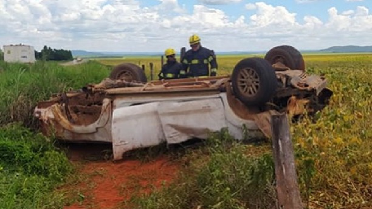 Mulher morre após carro capotar carro na BR-414, em Colcazinho de Goiás