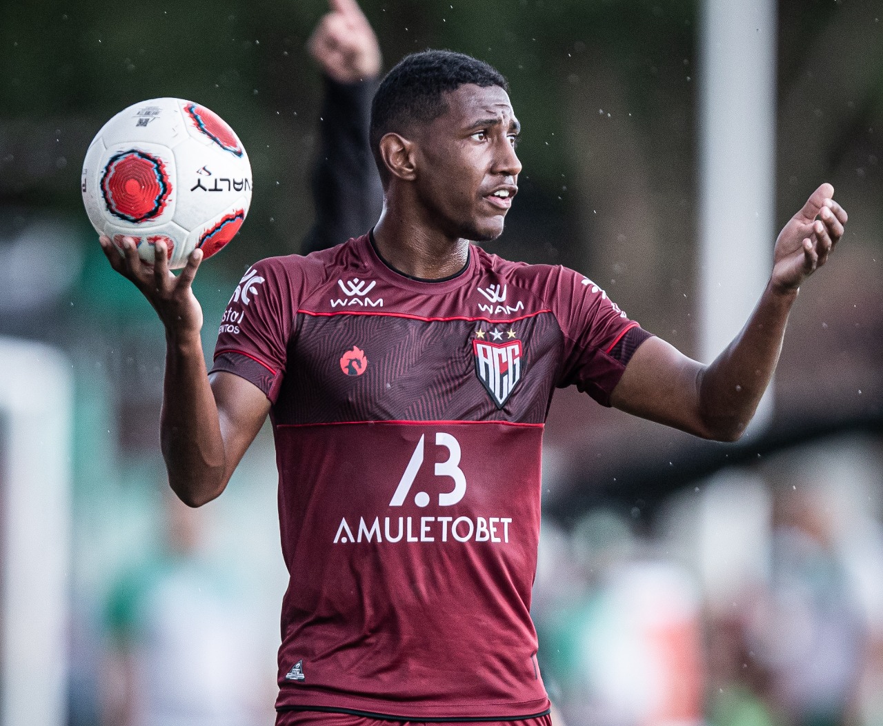 Luan Sales durante jogo-treino