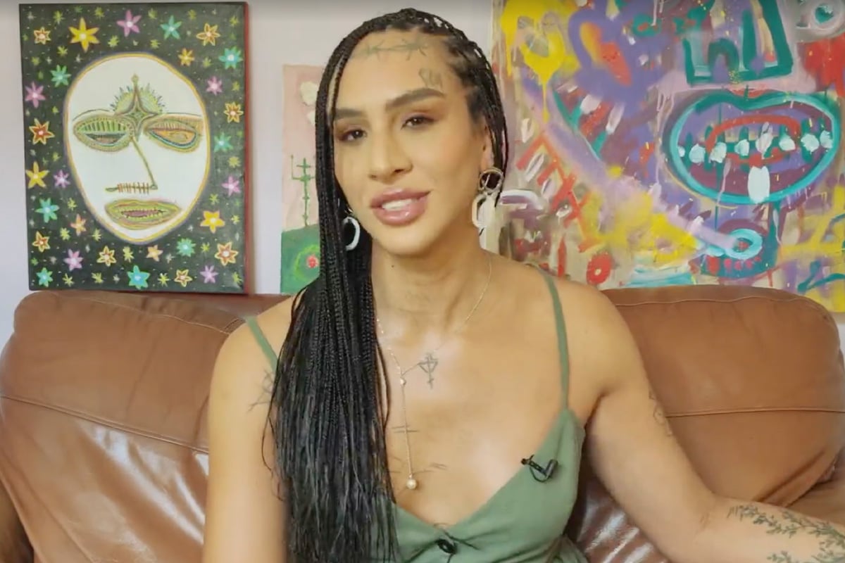 Denúncia inclui racismo e injúria contra a cantora e atriz paulista. BBB 22: Equipe de Linn da Quebrada registra ocorrência por transfobia