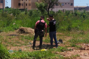 Homem mata amigo esfaqueado e abandona corpo queimado em lote baldio, em Valparaíso