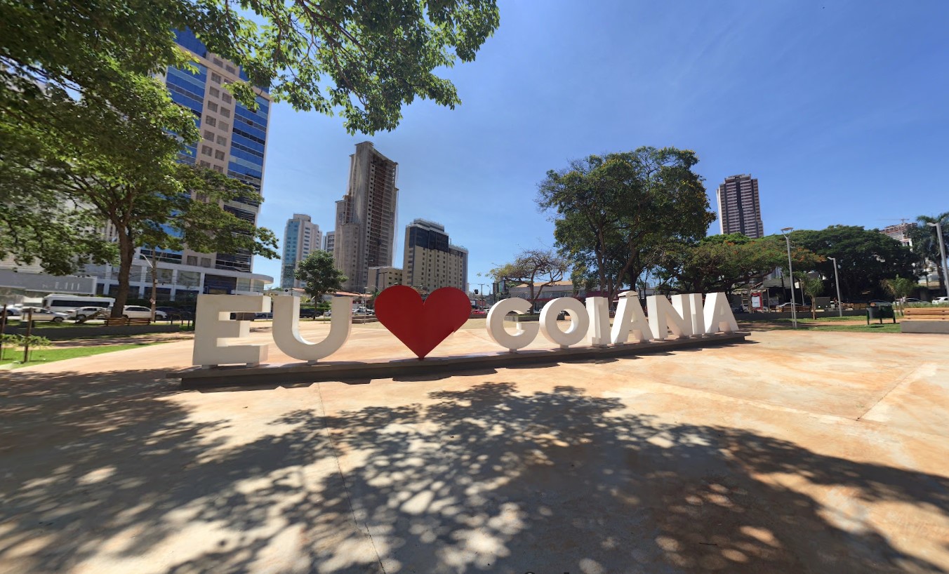 Letreiro "Eu Amo Goiânia" na Praça do Sol