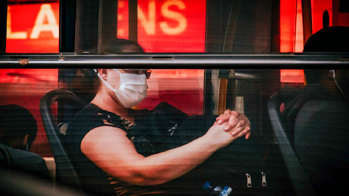 Com novo avanço da Covid, Shoppings de Goiânia recolhem mesas e usam contagem digital