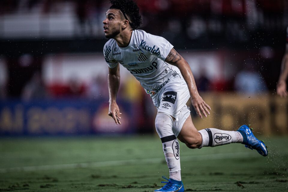 Moraes, atuando pelo Santos