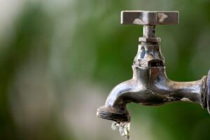 Estudo aponta substâncias impróprias na água de 59 cidades de Goiás