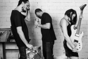 banda Yas & The High Groove e cantor Cadu Portela fazem shows em Goiânia