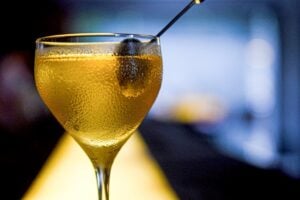 Zimbro Cocktails & Co em Goiânia: casa está em endereço novo bar de gin em Goiânia