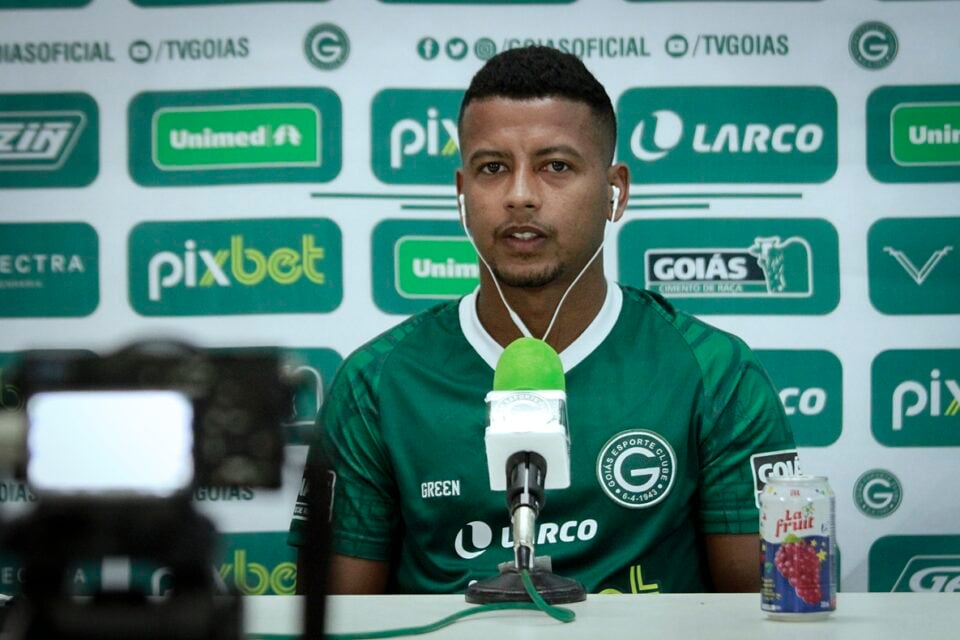 Maguinho em apresentação no Goiás