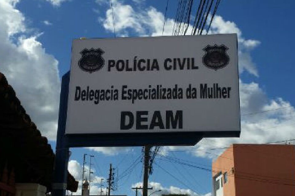 Depois de apanhar, mulher tranca marido em casa vai à polícia prestar queixa - (Foto: Polícia Civil)