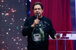 Equipe entrará em férias coletivas e atração será reprisada. Faustão demite mais de 40 e programa deixa de ser diário em 2023