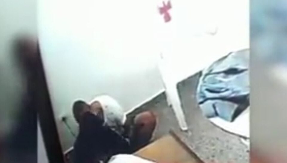Juíza beija homem condenado por matar policial na Argentina