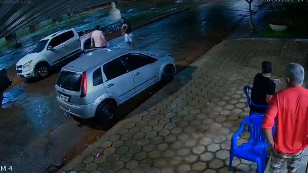 Presidente da Câmara de Araguapaz atira na direção de servidor público