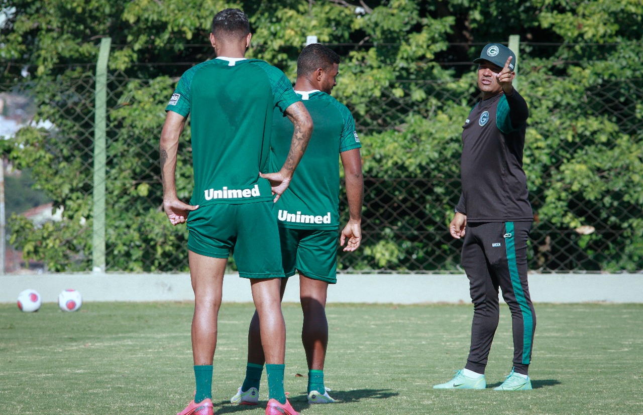 Treinador Gláuber Ramos em treino