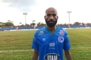 Atacante Nunes no Goianésia