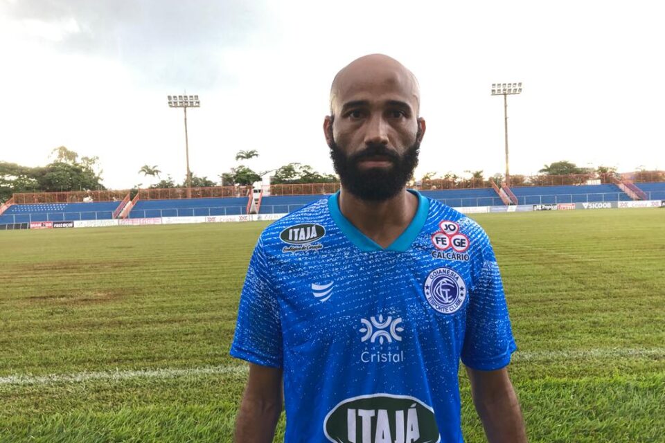 Atacante Nunes no Goianésia