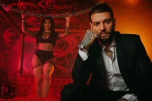 Lucas Lucco e Azzy se juntam na faixa Loca - ouça
