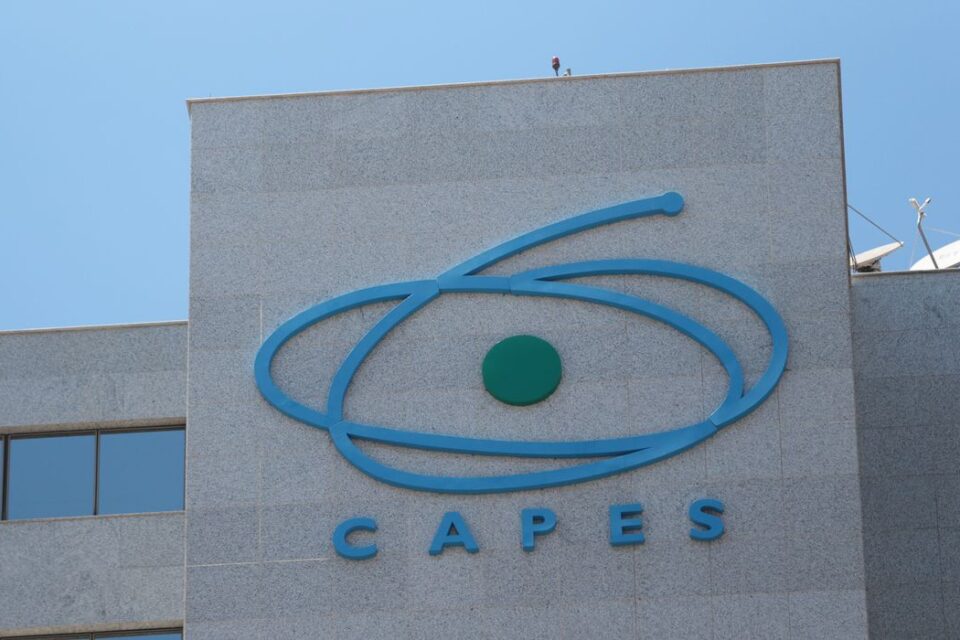 Capes prorroga prazos de projetos internacionais