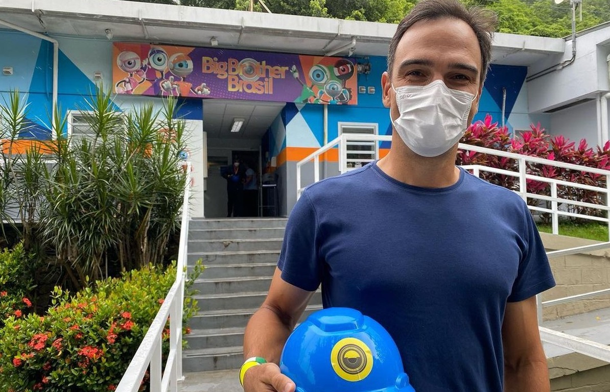 Afastamento de funcionários pode atrasar organização do reality. BBB 22: Globo se pronuncia após surto de Covid-19 na produção big Brother