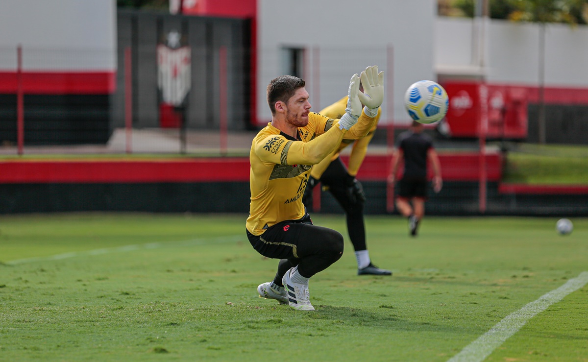 Maurício Kozlinski em treino do Atlético-GO