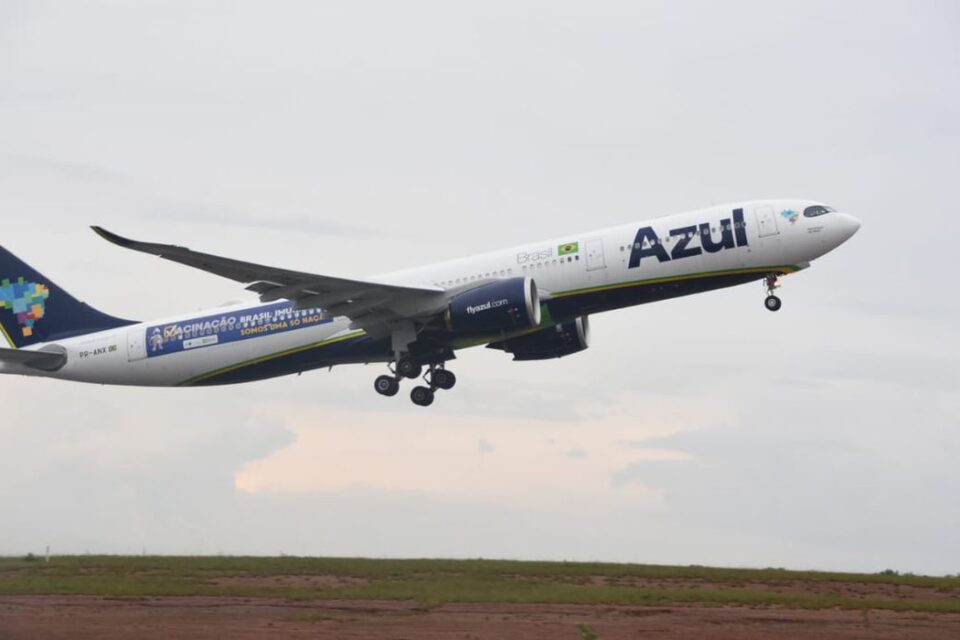 Avião faz pouso de emergência após passageiro morrer durante o voo