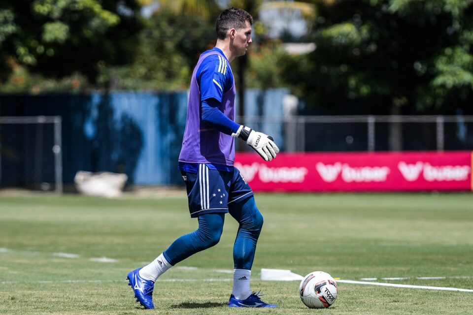 Goleiro Rafael Cabral em treino pelo Cruzeiro