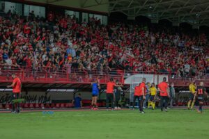 Torcida do Atlético Goianiense no estádio Antônio Accioly