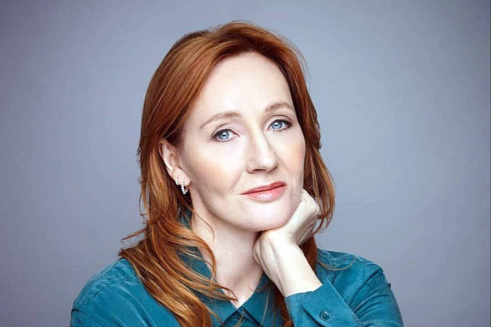 Escola cancela homenagem a autora de 'Harry Potter' após falas transfóbicas