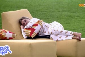 BBB 22: Bárbara acorda enjoada e participantes brincam sobre gravidez (Foto: reprodução - TV Globo)