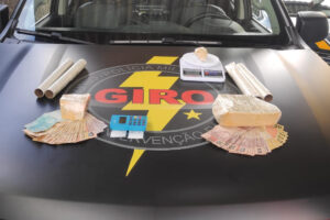 Casal é preso com R$ 20 mil em crack, no Setor dos Funcionários, em Goiânia