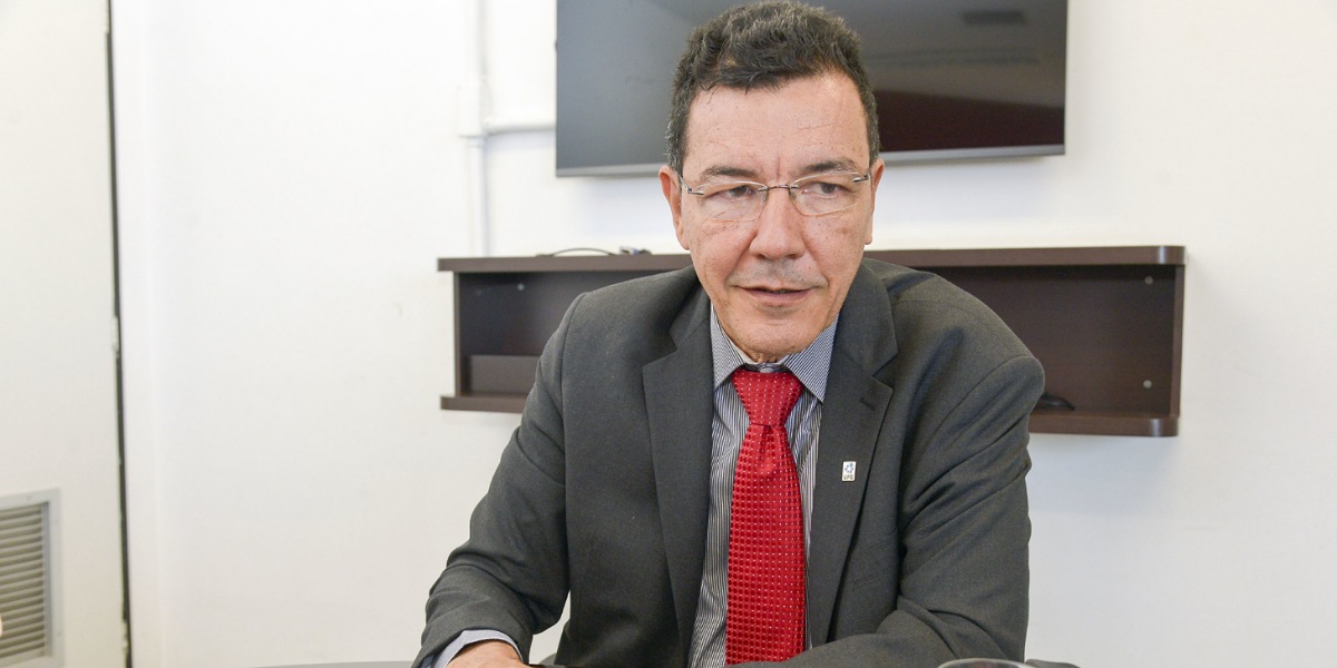 De olho na prefeitura de Goiânia, Edward Madureira visita filha de Iris Rezende Ex-reitor da UFG candidata do PT na capital