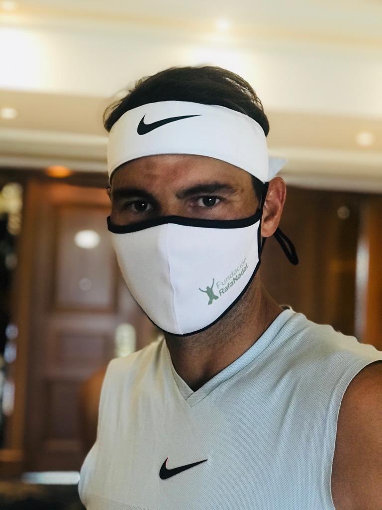 Rafael Nadal de máscara