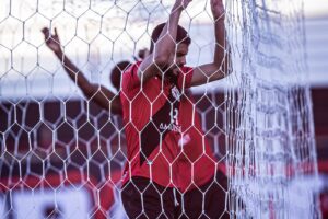 Atacante Zé Roberto nas redes