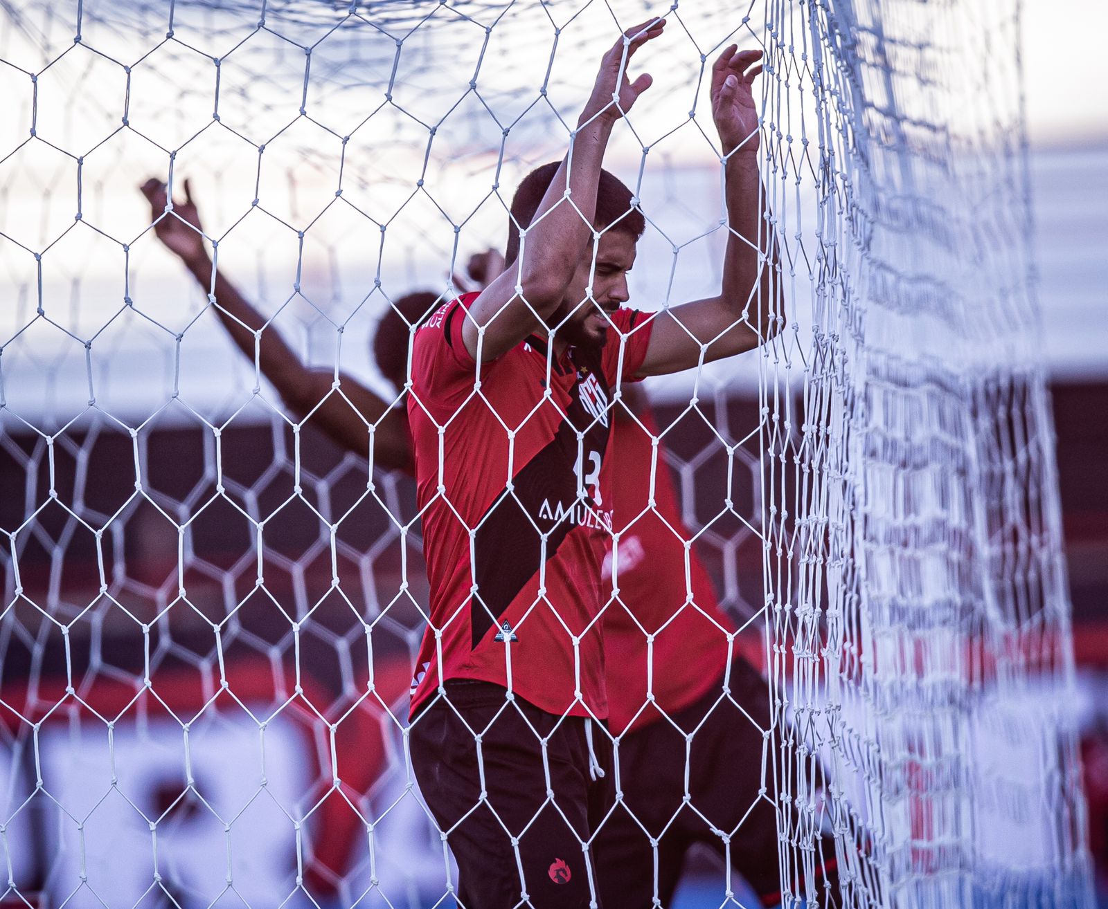 Atacante Zé Roberto nas redes