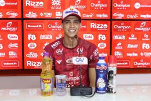 Rubens em coletiva no Vila Nova