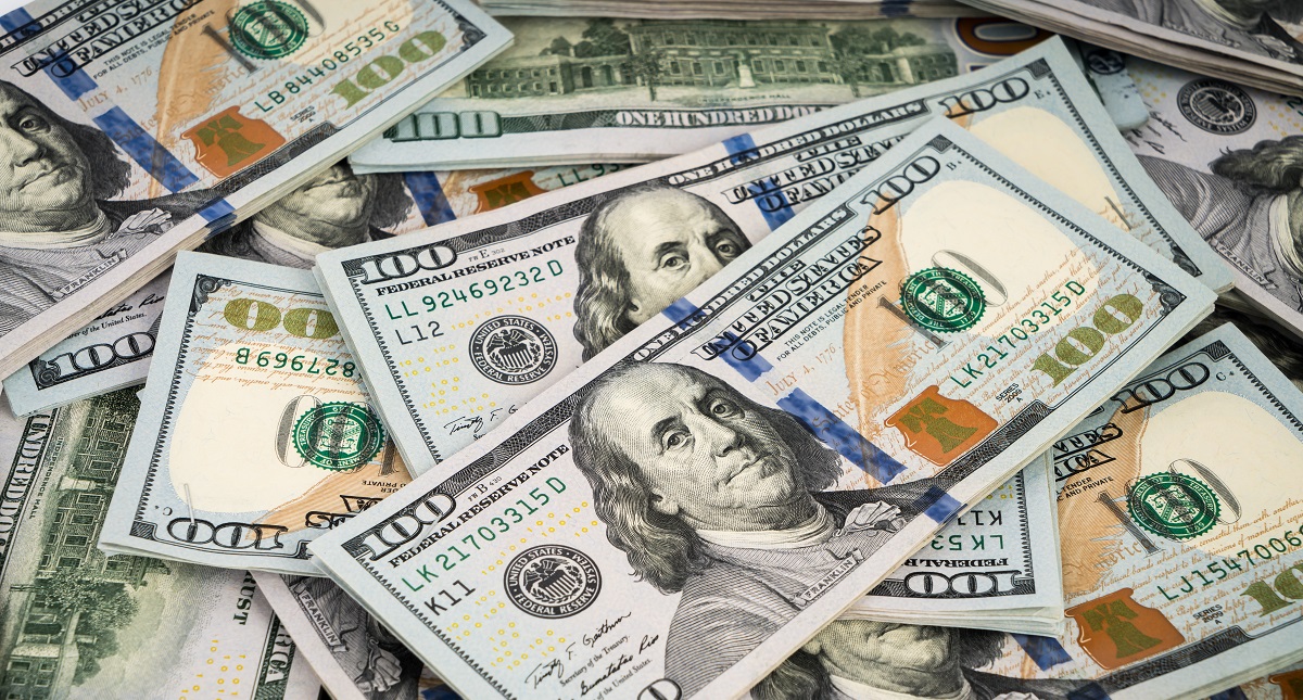 Dólar sobe novamente e encerra o dia cotado a R$ 5,561