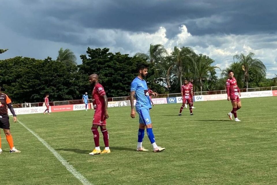 Vila Nova e Grêmio Anápolis em jogo-treino
