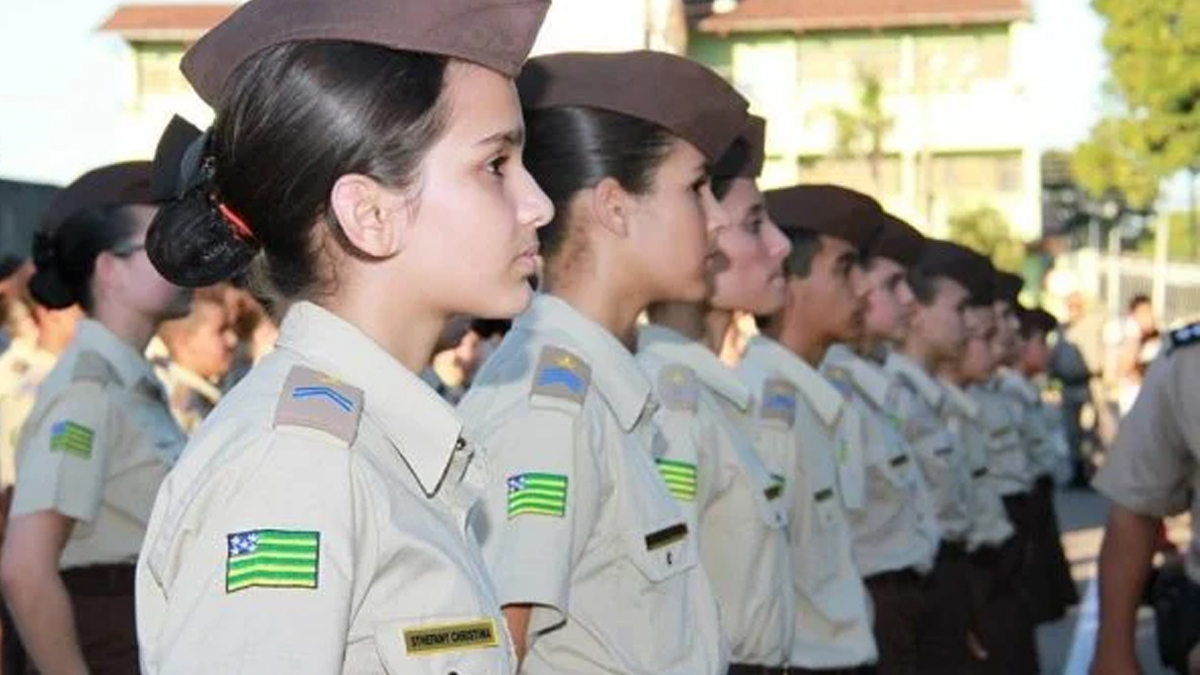 Defensoria pede a PM e governo de Goiás dados sobre proibição do uso de calças por alunas de escolas militares