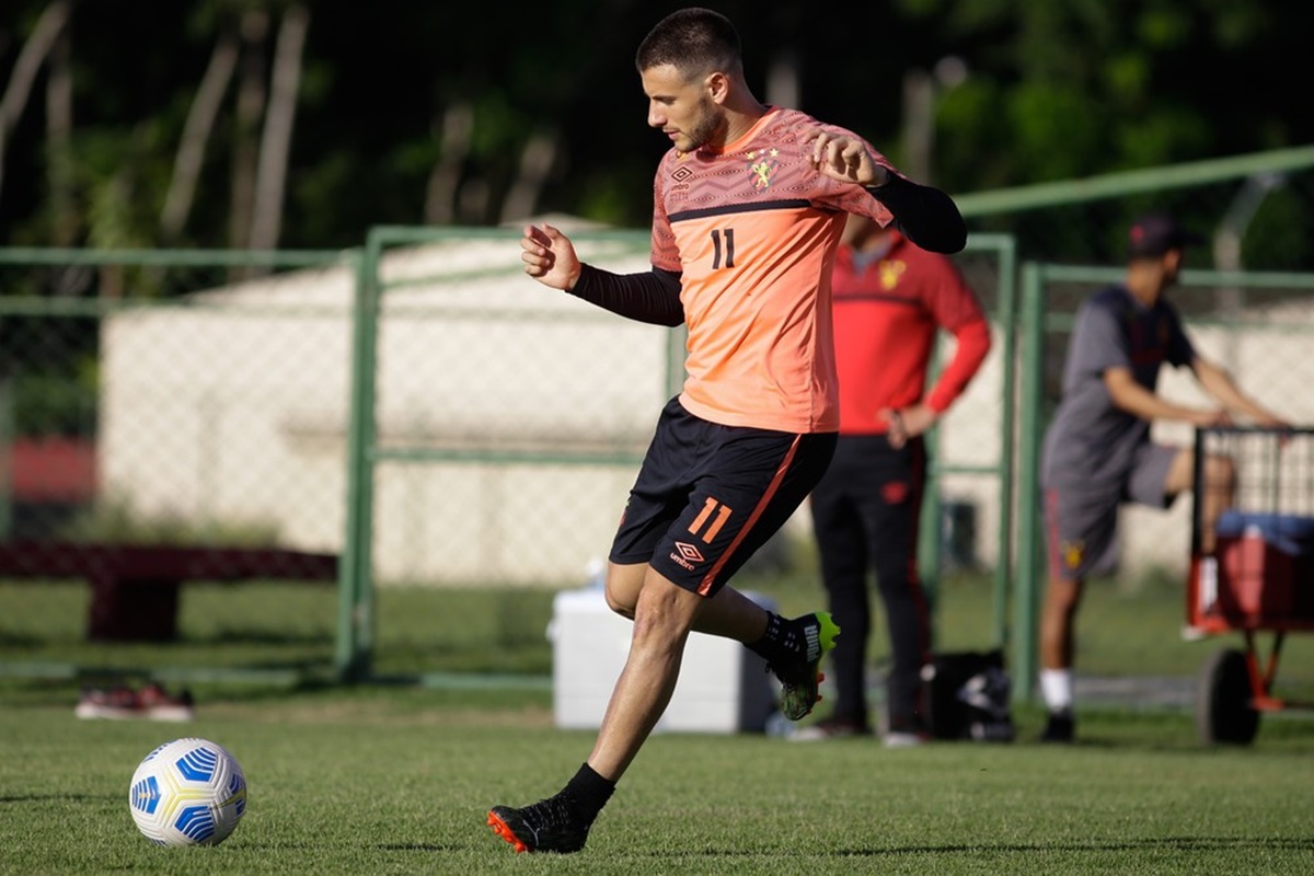 Leandro Barcia em treino no Sport