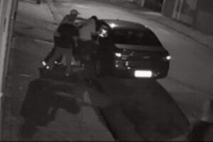 Criminosos anunciaram o assalto enquanto a vítima estava com seu veículo em frente a um condomínio no Jardim Europa. (Foto ilustrativa: Reprodução)