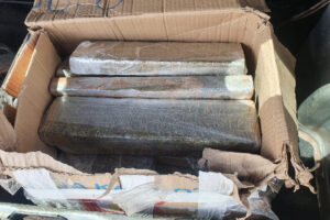 Motorista tenta fugir mas acaba preso com 300 quilos de maconha na BR-153, em Morrinhos