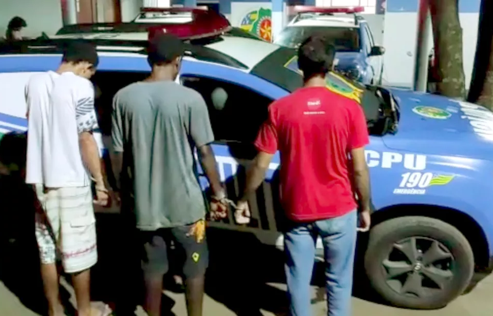 Trio é preso suspeito de abusar sexualmente das irmãs de um dos abusadores, em Goianira