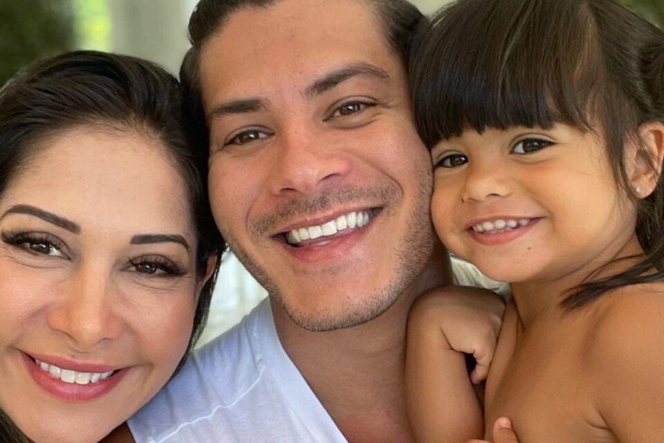 Esposa de Arthur Aguiar já foi traída 16 vezes pelo ator. BBB 22: Maíra Cardi rebate quem chamou filha de feia e fruto de uma traição