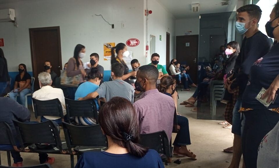 Hospital de Bela Vista lota após prefeitura concentrar testagem de Covid na unidade