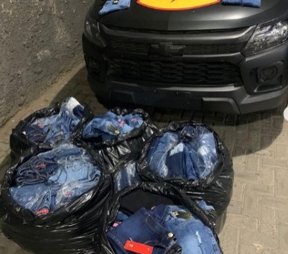 Polícia recupera mercadoria roubada de loja na região da 44