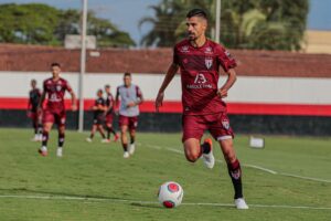 Jorginho em treino no Atlético-GO
