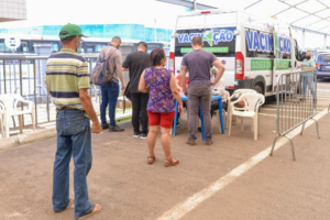 Vans da vacina estão na Feira Balneário Meia Ponte nesta segunda (24)