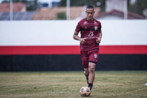 Goleiro Renan no Atlético Goianiense