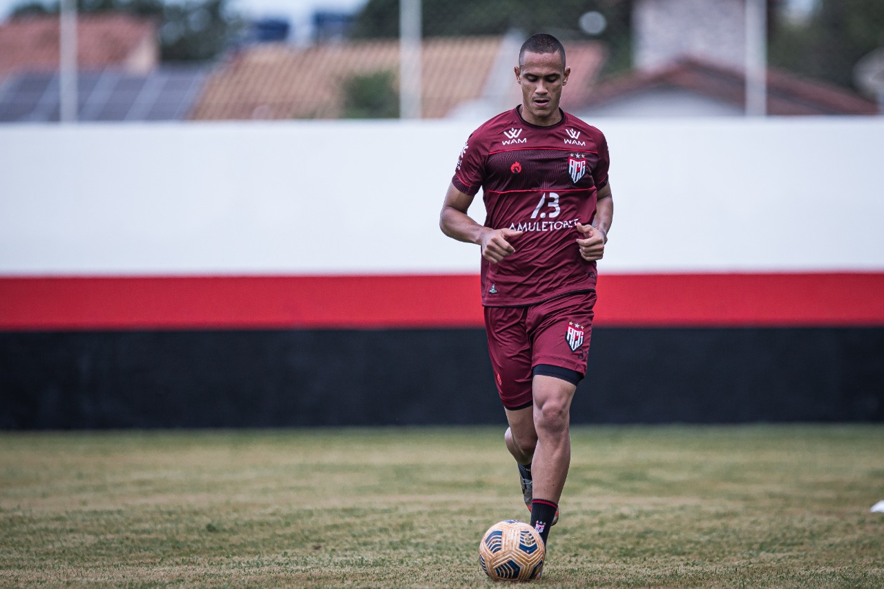 Goleiro Renan no Atlético Goianiense