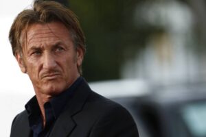 Sean Penn disse que homens de hoje são muito afeminados e criticou homens que usam saia
