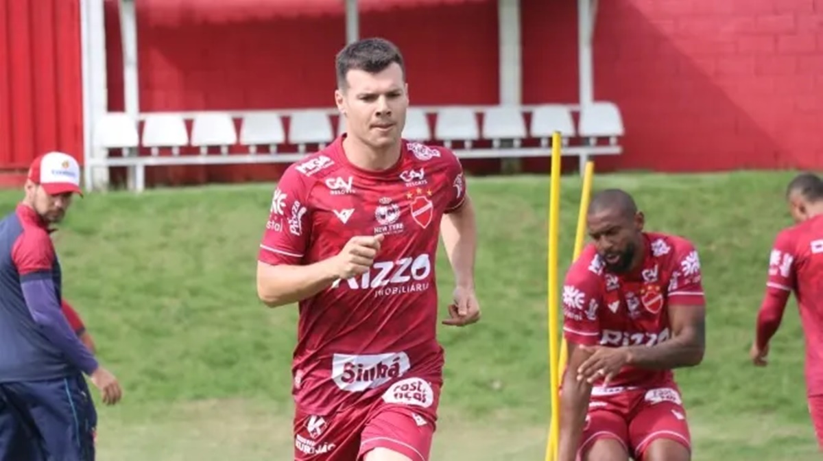 Wagner em treino pelo Vila Nova